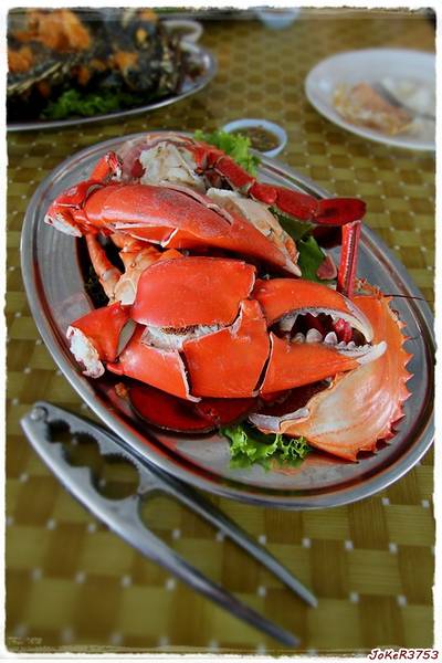 ปูทะเลยักษ์นึ่งครับ อ่านคำบรรยายในรีวิวละกันครับ พิมพ์ซะเยอะเลย ที่ ร้านอาหาร แสงไทย ซีฟู้ด
