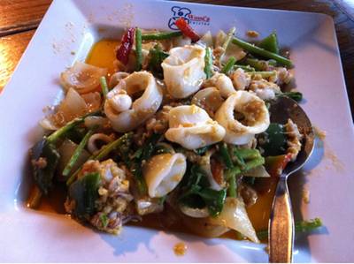 ปลาหมึกผัดไข่เค็ม ที่ ร้านอาหาร บ้านสวนไข่แก้ว