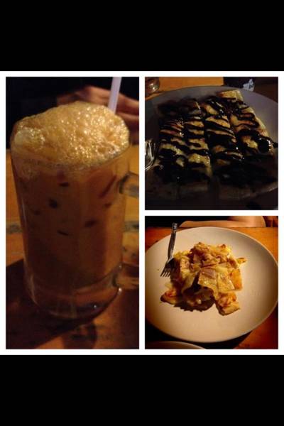 โรตีตูมตามกับชาชักอร่อยมากครับ ที่ ร้านอาหาร โรตีกู