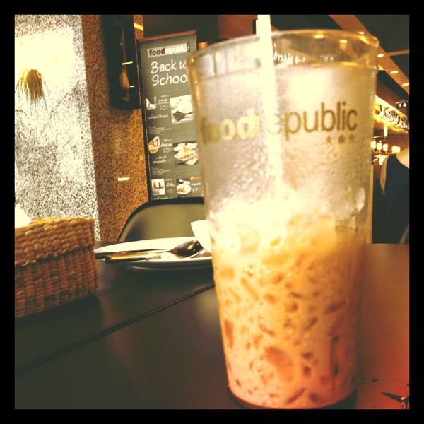 ชาเย็นแก้วใหญ่จุใจ 
40 บาทคะ ที่ ร้านอาหาร Food Republic Central Rama 9