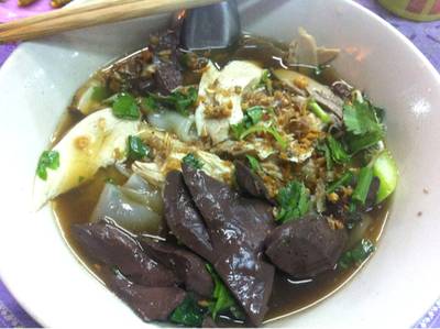 ร้านอาหาร ก๋วยเตี๋ยวไก่เฮียหนวด