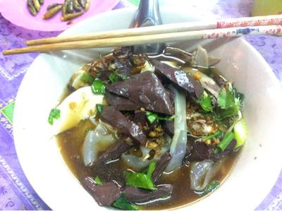 ร้านอาหาร ก๋วยเตี๋ยวไก่เฮียหนวด