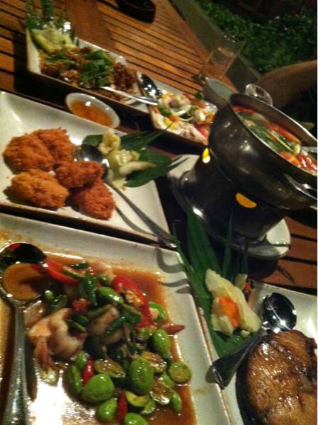 กันเอง @ เพียร์ ที่ ร้านอาหาร กันเอง เพียร์