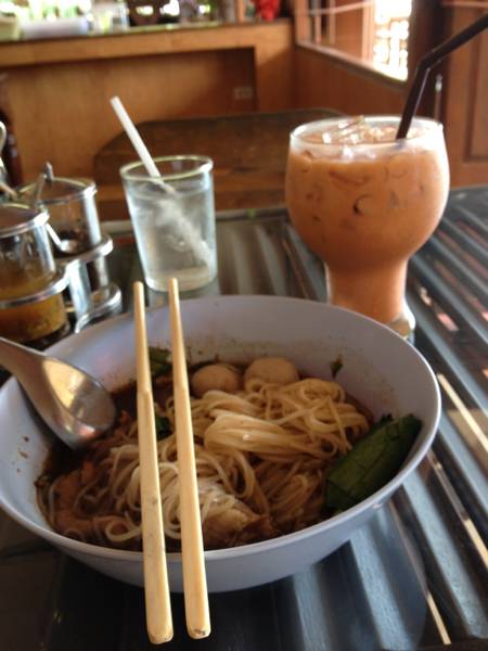 น้ำตกหมู   ที่ ร้านอาหาร ก๋วยเตี๋ยวเรือ