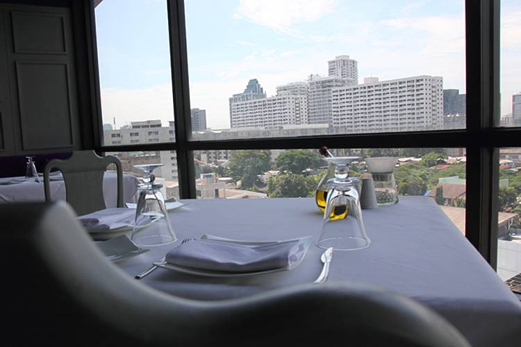 ร้านบนยอดตึก สวยมากกกก ที่ ร้านอาหาร Fuzio Stylish Italian Cuisine