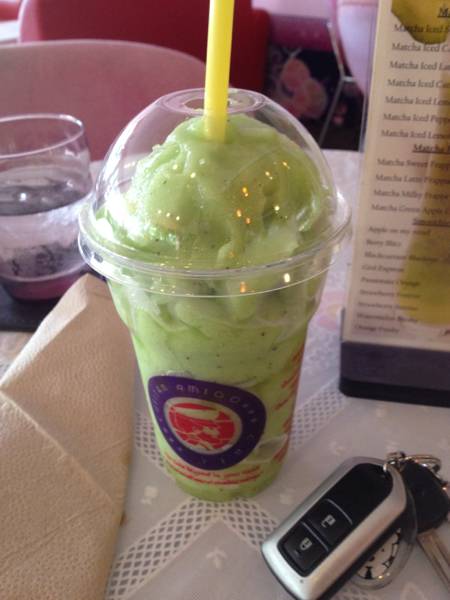 กีวี่ผสมแอ๊ปเปิ้ลปั่น  ที่ ร้านอาหาร Capitan Amigo