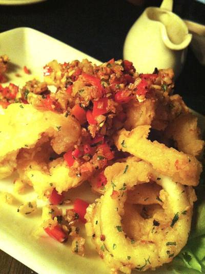 คาลามารี ที่ ร้านอาหาร GoodFellas Wine & Eatery