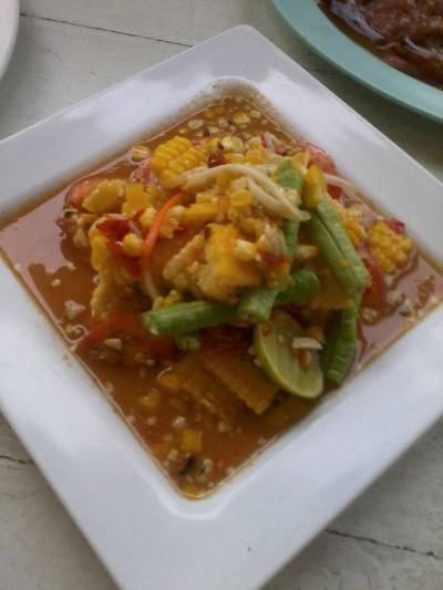 ตำข้าวโพด ที่ ร้านอาหาร ร้านอร่อยแน่นอน