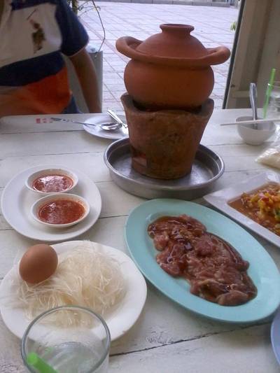 จิ้มจุ่มหมู ที่ ร้านอาหาร ร้านอร่อยแน่นอน