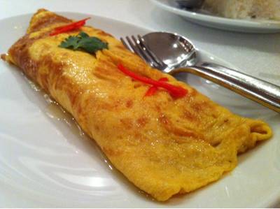 ไข่เจียวสูตรคุณแม่..หอมนํ้าปลา..เนื้อไข่เจียวแน่นๆ..ทานกะข้าวสวยร้อนๆ..อร่อย!! ที่ ร้านอาหาร บ้านกลมกิ๊ก