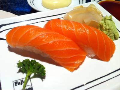 ร้านอาหาร ฟูจิ อาคารอื้อจือเหลียง