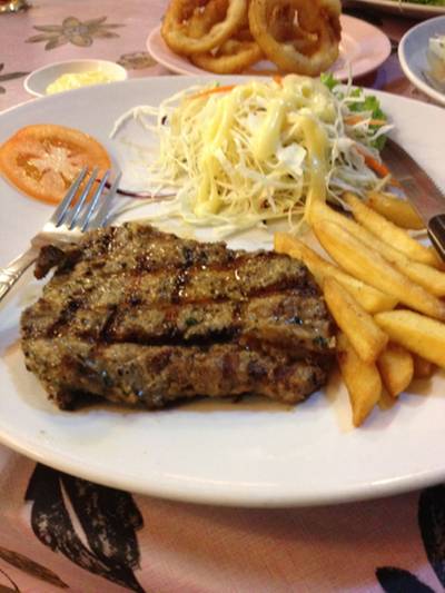 สเต็กหมูพริกไทยดำ ที่ ร้านอาหาร Chokdee Steak