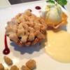 แอปเปิ้ลครัมเบิ้ลกับวานิลลาไอศครีม ที่ ร้านอาหาร Bacco Italian Bar & Pizza Bludeck