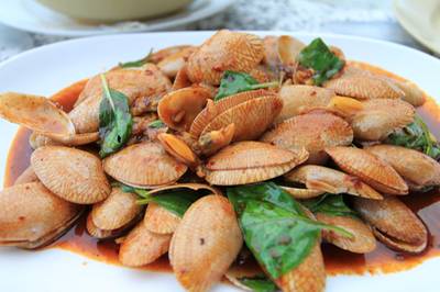หอยลายผัดพริกเผา จานใหญ่ ราคาถูก ที่ ร้านอาหาร หนู โภชนา