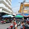 ร้านอยู่ด้านซ้ายมือของทางเข้าตลาด ที่ ร้านอาหาร ก๋วยเตี๋ยวเนื้อ โกอ้วน ตลาดโต้รุ่งหัวหิน