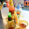 เครื่องปรุงบนโต๊ะ ที่ ร้านอาหาร ก๋วยเตี๋ยวเนื้อ โกอ้วน ตลาดโต้รุ่งหัวหิน