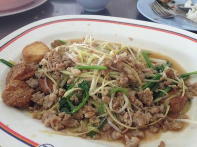 ผัดกุ่ยช่ายขาวหมูสับ ที่ ร้านอาหาร ลัดดาแลนด์ ผัดกุ่ยช่ายขาวหมูสับ ที่ ร้านอาหาร ลัดดาแลนด์