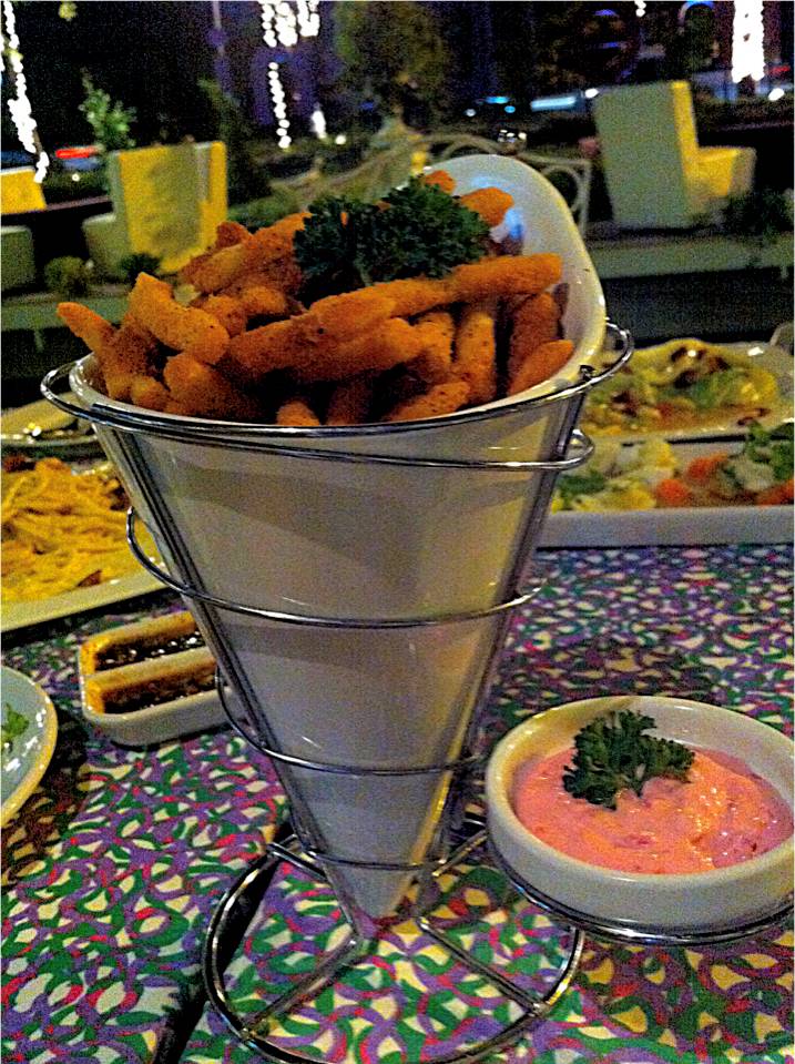 ฮอตฟราย เมนูนี้อร่อยมากๆ กรอบหอม ซอสสูตรพิเศษ ที่ ร้านอาหาร Wine Deni Cafe & Restaurant