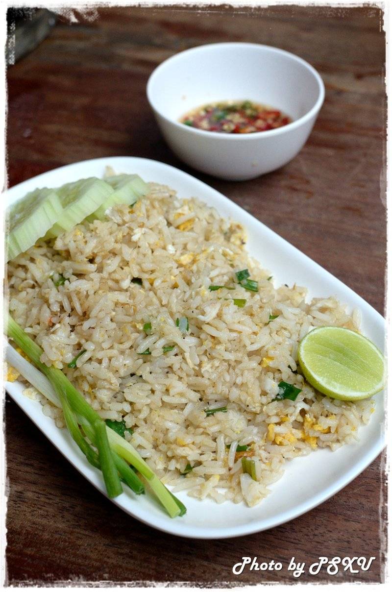 ข้าวผัดปู  ที่ ร้านอาหาร บ่อตกกุ้ง รัชดา ซอย 8 ฝั่งธน