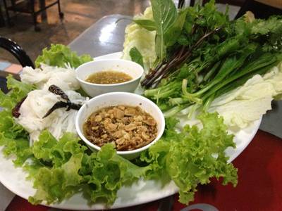 เมี่ยงปลา ที่ ร้านอาหาร ทุ่งหลวง ไก่ย่าง ปลาเผ่า