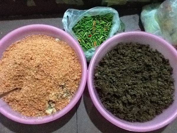 น้พริกมะขามสดสูตรโบราณใส่กุ้งแห้งป่นกันเป็นกะละมังรับรองว่าอร่อยสุดๆไปเลยค่ะ ที่ ร้านอาหาร น้ำพริกรสมือแม่