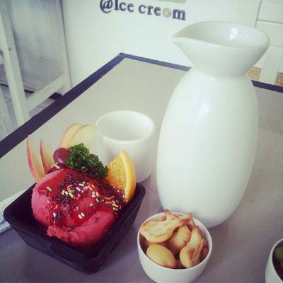 มาครั้งแรก 

เมื่อกี้ลองชิม

รสชาติครับ 

บรรยากาศน่ารัก ชิวๆดครับ ที่ ร้านอาหาร @ Ice Cream