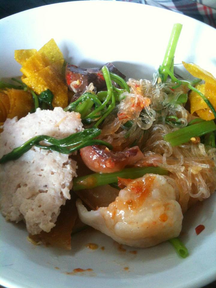 ก๋วยเตี๋ยวหมูเพชร ณ โสธร ที่ ร้านอาหาร เพชร ก๋วยเตี๋ยวหมูบะช่อ