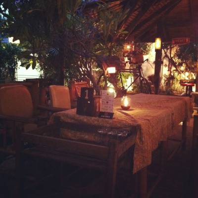 ตอนหัวค่ำบรรยากาศดี ที่ ร้านอาหาร สถานีใบไม้ ตอนหัวค่ำบรรยากาศดี ที่ ร้านอาหาร สถานีใบไม้