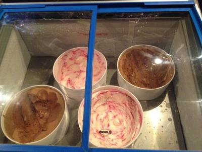 ไอติม มียู่ 2 รส ที่ ร้านอาหาร yea japan bbq