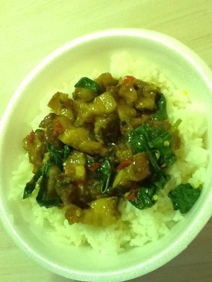กระเพราหมูกรอบบบบ ที่ ร้านอาหาร เทียนชัยอาหารตามสั่ง