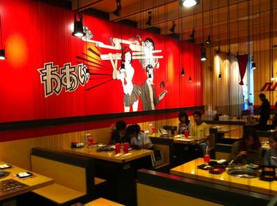 บรรยากาศร้าน ธีมสีแดงสด โมเดิร์นๆ ที่ ร้านอาหาร Miyabi Central แจ้งวัฒนะ