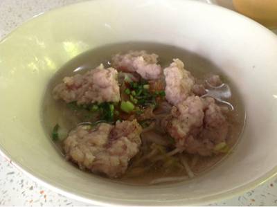 เล็กน้ำหมูเด้ง ที่ ร้านอาหาร ร้านก๋วยเตี๋ยวน้าบุญ