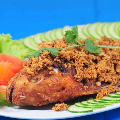 ปลาทอดกระเทียมพริกไทย ที่ ร้านอาหาร สวัสดีลากูน ปลาทอดกระเทียมพริกไทย ที่ ร้านอาหาร สวัสดีลากูน