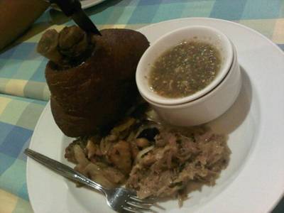 ขาหมูเยอรมัน ที่ ร้านอาหาร บ้านน้ำเคียงดิน