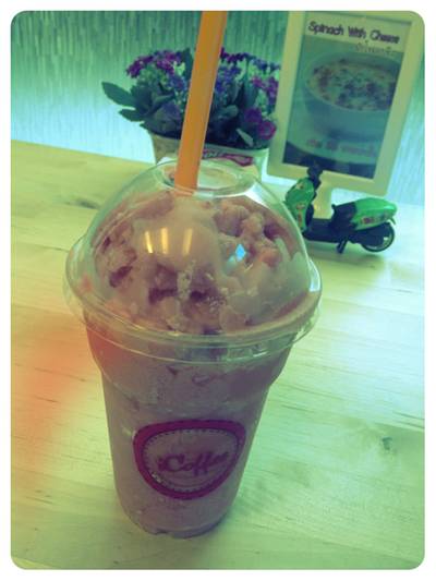 สตอเบอร์ปั่นค่ะ อร่อย ;) ที่ ร้านอาหาร iCoffee