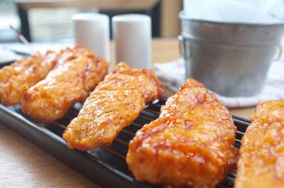 BonChon Crispy Fish (เนื้อปลาดอรี่ทอดกรอบสไตล์บอนชอน) ที่ ร้านอาหาร BonChon Chicken Central World