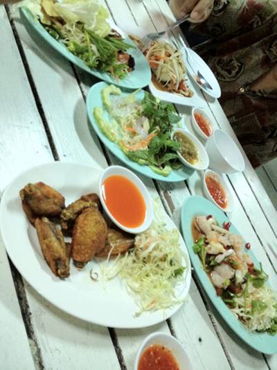 อร่อยแน่นอน. จริงๆ ที่ ร้านอาหาร ร้านอร่อยแน่นอน