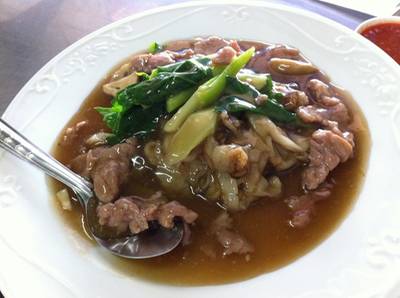 ราดหน้าเนื้อ ที่ ร้านอาหาร เล้งกี่ ราดหน้าฮ่องกง (สามย่าน)