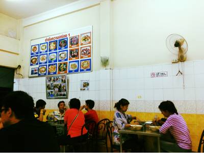 บรรยากาศภายในร้าน ที่ ร้านอาหาร ตึ๋งหูฉลาม