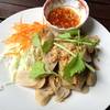 ใส่กรอกปลาลวกจิ้ม ที่ ร้านอาหาร ลุงโส ลาบปลาตะเพียน