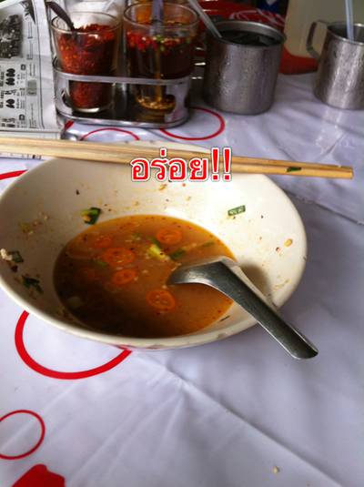 ผัดไทกุ้งสดอร่อยครับ. เตี๋ยวยำก็อร่อย^ ^ ที่ ร้านอาหาร ผัดไทกุ้งสด ประชาอุทิศ 24