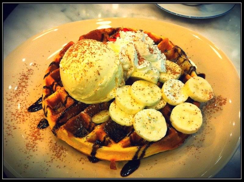 Waffle ที่ ร้านอาหาร Penguin Likes Chocolate (Chocolate Dessert Cafe')