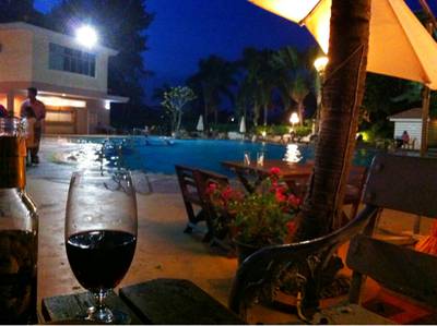 ร้านอาหาร The Pool ริมสระว่ายน้ำ พิมานชล2