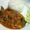 พะแนงหมูเคียงข้าว 
Stirred fried pork with curry paste topped on jasmin rice ที่ ร้านอาหาร ครัวจุฑามาศ