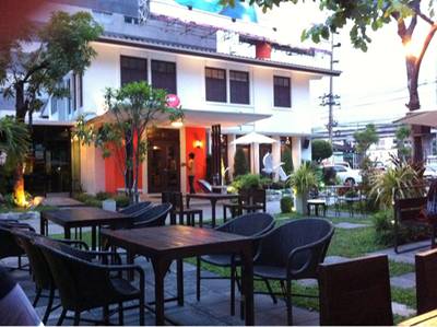 ร้านอาหาร Little Bitch Cafe & Restaurant
