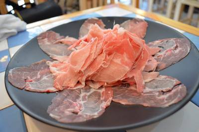 เนื้อๆ ที่ ร้านอาหาร Okinawa Kinjo