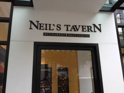 ร้านอาหาร Neil's Tavern อโศก