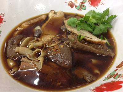 เป็ดพะโล้ตุ๋นยาจีน ที่ ร้านอาหาร เซี๊ยะ ก๋วยเตี๋ยวเป็ด