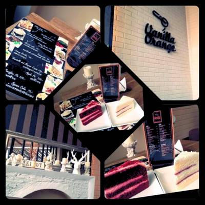 velvet red cake&white choc cake. ส่วนตัวชอบเนื้อvelvet redคะ. เนื้อฉ่ำอร่อย ที่ ร้านอาหาร Vanilla Orange The Nine