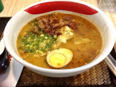 ราเมงแกงกะหรี่ ที่ ร้านอาหาร Ajisen Ramen ท่าพระจันทร์